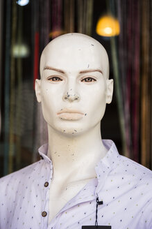 Scratched head of male display dummy - SKAF00134