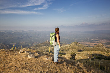 Greece, Peloponnese, Arcadia, Lykaion, woman enjoying the view from mountain Profitis Ilias - MAMF00328