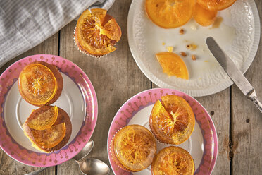 Muffins mit kandierten Orangenscheiben zubereiten - EPF00527