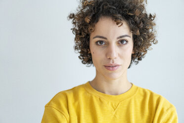 Portrait of confident woman wearing yellow sweater - JOSF02707