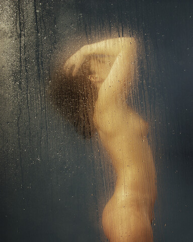 Frau beim Duschen, lizenzfreies Stockfoto