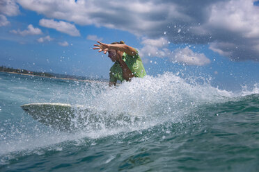 Indonesia, Bali, Kuta beach, surfer - KNTF02593