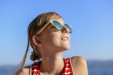 Croatia, Lokva Rogoznica, portrait of sunbathing girl on the beach wearing sunglasses - BFRF01962