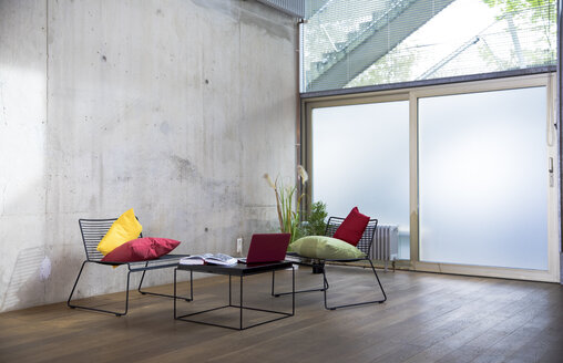 Sitting area in a loft at concrete wall - FKF03155
