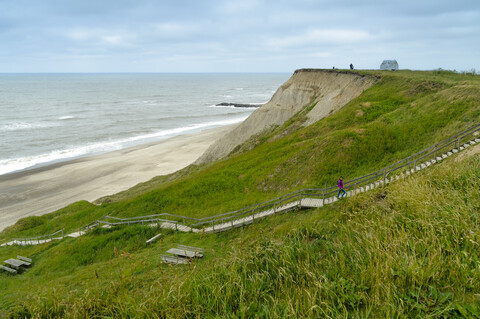 Dänemark, Jütland, am Leuchtturm Bovbjerg, Holzstufen zum Strand, lizenzfreies Stockfoto