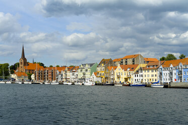 Denmark, Jutland, Sonderborg, view on city harbour - UMF00914