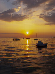 Croatia, Kvarner Gulf, Pag island, Novalja, fishing boats at sunset - WWF04803