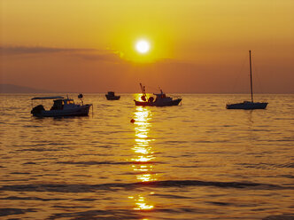 Croatia, Kvarner Gulf, Pag island, Novalja, fishing boats at sunset - WWF04804