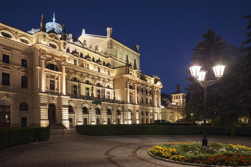 Polen, Krakau, Juliusz Slowacki Theater bei Nacht - ABOF00398