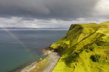 Hügel am Strand auf der Isle of Skye, Schottland - FOLF09637