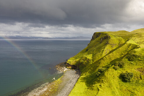 Hügel am Strand auf der Isle of Skye, Schottland - FOLF09637