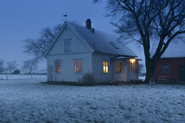 Wooden house in snow at night in Oland, Sweden - FOLF09810