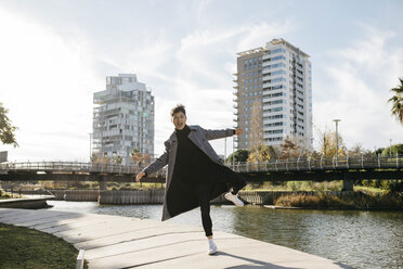 Spain, Barcelona, young man dancing in the city - JRFF02458