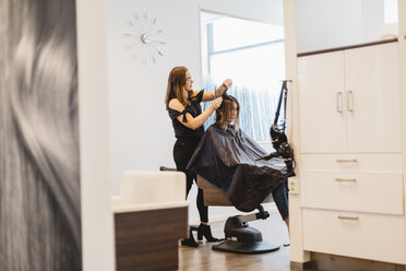 Hairdresser cutting clients hair in Sweden - FOLF10042