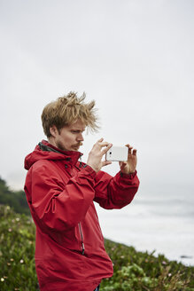 Man taking photograph at Big Sur in California, USA - FOLF10119