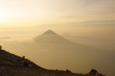 Vulkan de Fuego in Acatenango, Guatemala - FOLF10145