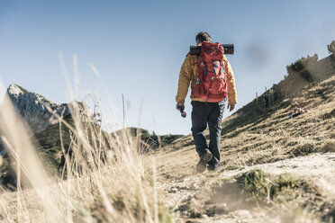 Austria, Tyrol, man hiking in the mountains - UUF16365