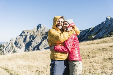 Austria, Tyrol, happy couple hugging on a hiking trip in the mountains - UUF16394