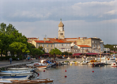 Kroatien, Insel Krk, Krk, Hafen und Stadt - WWF04828