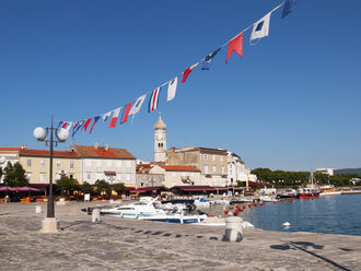 Kroatien, Insel Krk, Krk, Promenade und Stadt - WWF04829