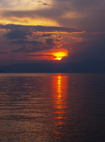 Kroatien, Insel Krk, Sonnenuntergang über dem Adriatischen Meer, lizenzfreies Stockfoto