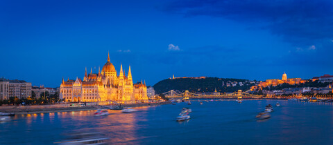 Nachtansicht des Parlamentsgebäudes, Gellertberg, Budaer Burg, Budapest, Ungarn, lizenzfreies Stockfoto