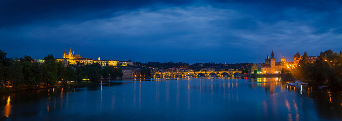 Charles Bridge, Prague, Czech Republic - CUF46714