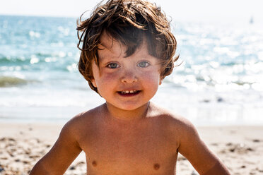 Kleinkind am Strand - CUF46826