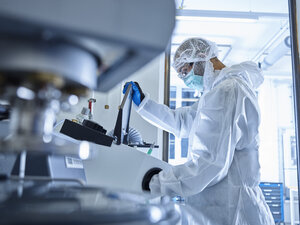 Chemist working in industrial laboratory - CVF01112