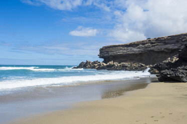 Spain, Canary Islands, Fuerteventura, La Pared, Playa del Viejo Rey - RUNF00853