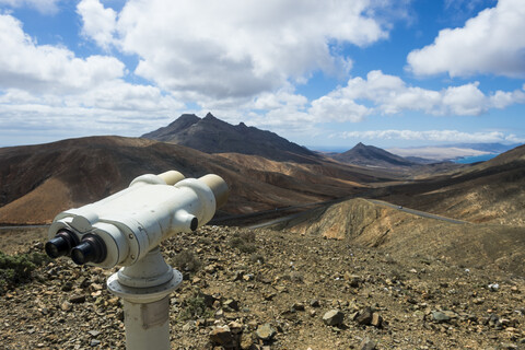 Spanien, Kanarische Inseln, Fuerteventura, Ferngläser in den Bergen, lizenzfreies Stockfoto