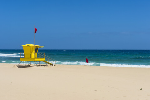 Spain, Canary Islands, Fuerteventura, Parque Natural de Corralejo, lifeguard hut on the beach stock photo