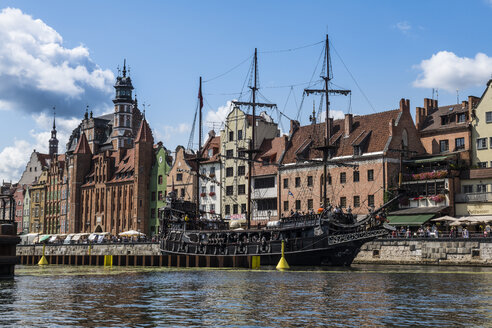 Polen, Danzig, Hansehäuser und historisches Segelschiff auf der Motlawa - RUN00879