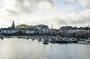 UK, England, Devon, Picturesque harbour town of Ilfracombe - RUNF00916