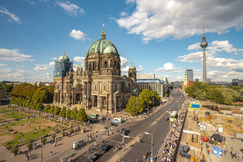 Deutschland, Berlin, Museumsinsel mit Berliner Dom und Berliner Fernsehturm im Hintergrund - TAMF01111