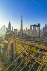 Vereinigte Arabische Emirate, Dubai, Burj Khalifa bei Sonnenaufgang - SMAF01162