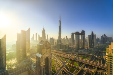 Vereinigte Arabische Emirate, Dubai, Burj Khalifa bei Sonnenaufgang - SMAF01163