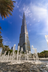 Vereinigte Arabische Emirate, Dubai, Burj Khalifa und Springbrunnen - SMAF01167