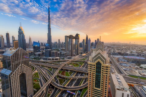 Vereinigte Arabische Emirate, Dubai, Burj Khalifa bei Sonnenuntergang, lizenzfreies Stockfoto