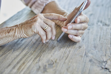 Woman's hands using smartphone, close-up - RBF06986