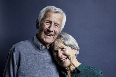 Portrait of happy senior couple - RBF07000