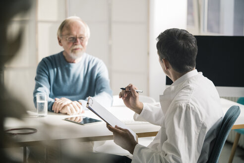 Doctor talking to senior patient in medical practice - JOSF02775