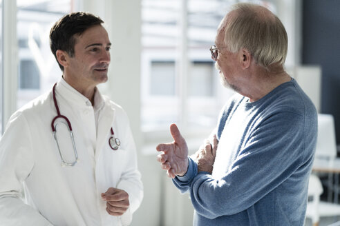 Doctor and patient talking in medical practice - JOSF02790