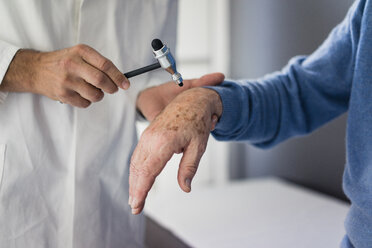 Close-up of doctor examining senior patient in medical practice - JOSF02814