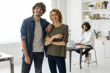 Portraits of colleagues, working together in a coworking space - AFVF02262