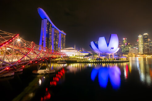 Singapur, Marina Bay Sands Hotel bei Nacht - SMAF01180