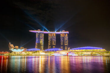 Singapur, Marina Bay Sands Hotel bei Nacht - SMAF01197