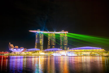 Singapur, Marina Bay Sands Hotel bei Nacht - SMAF01198