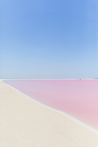 Mexiko, Yucatan, Las Coloradas, Pink Lake Salzsee, lizenzfreies Stockfoto