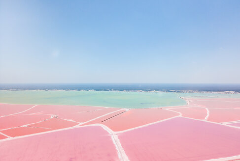 Mexiko, Yucatan, Las Coloradas, Pink Lake salt lake - MMAF00751